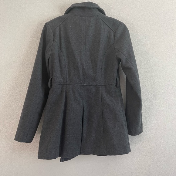 Gray Coat - Picture 4 of 7